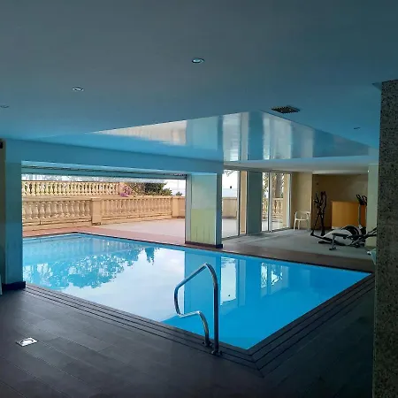 Victoria Apartment *