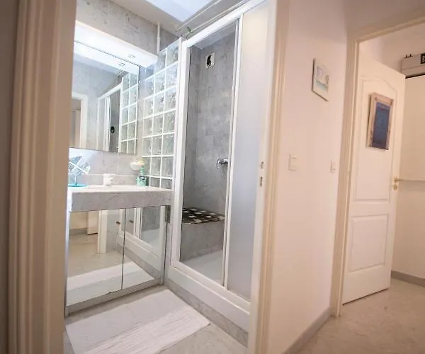 Victoria Apartment *